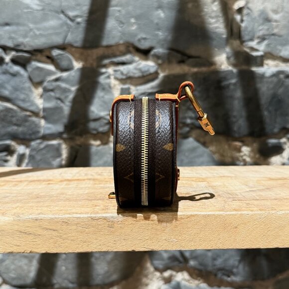 Louis Vuitton FW19 Brown Monogram Legacy Round Coin Pouch Charm - Picture 2 of 12